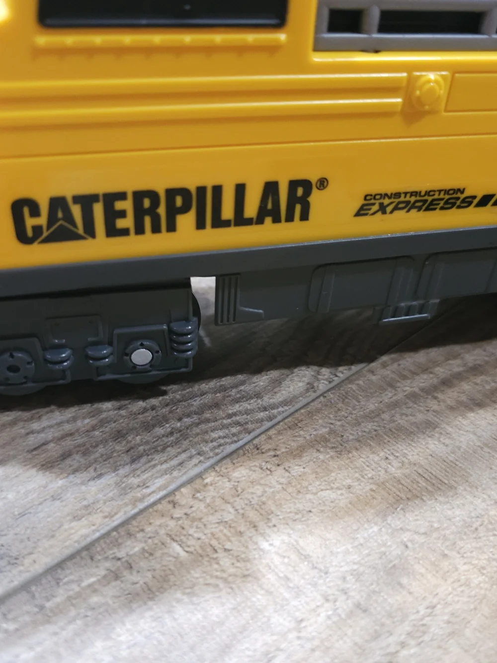 Caterpillar Construction Express Motorized 12 Inch Train 5 Car Set With Tracks